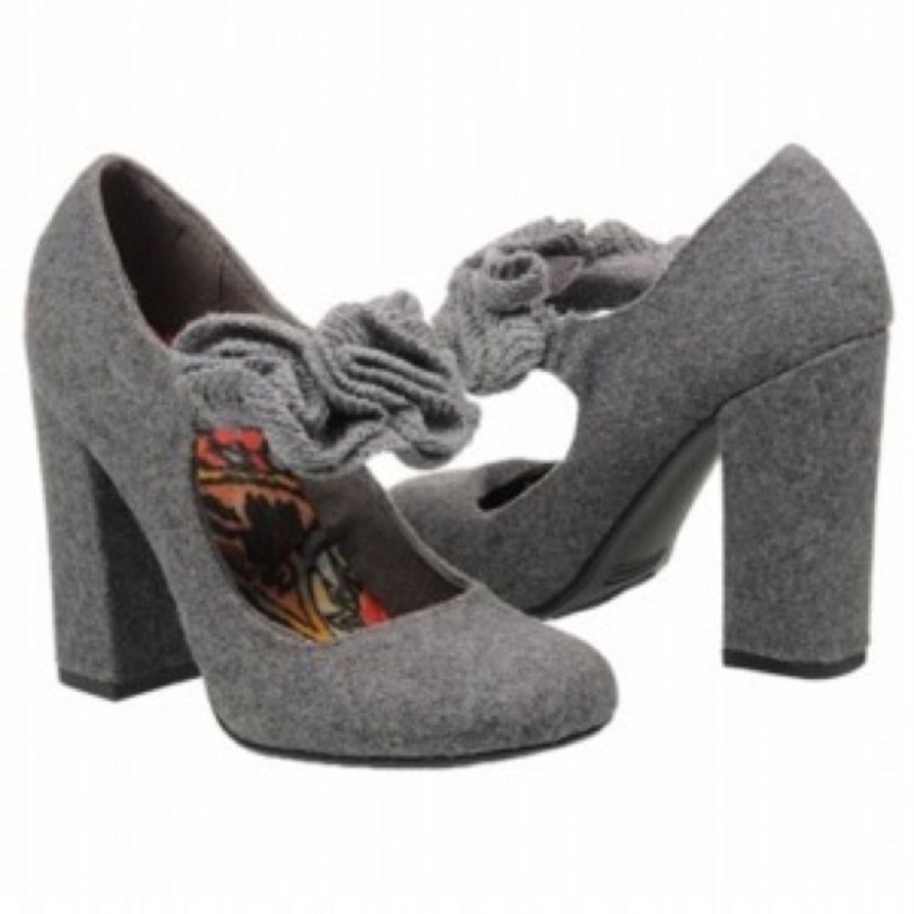 NWB Rocket Dog grey block heels